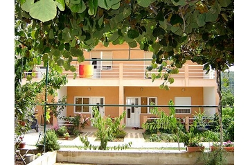 Kroatija Privát Okrug Donji, Eksterjeras